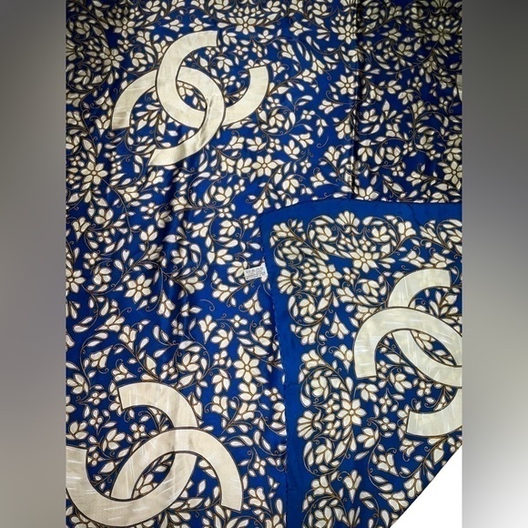 Chanel Square Scarf 100% Silk  White, Gold and Blue 96cm x 96cm - Picture 4 of 16